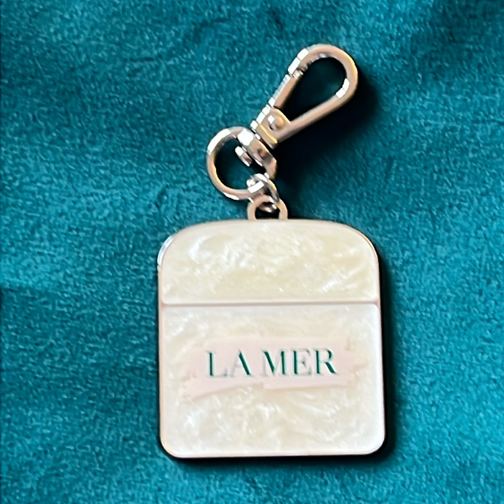 Brand New La Mer Large Pearl White Creme Holiday Ornament  Keychain Key Ring